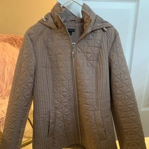 i’m selling a tan coat.
